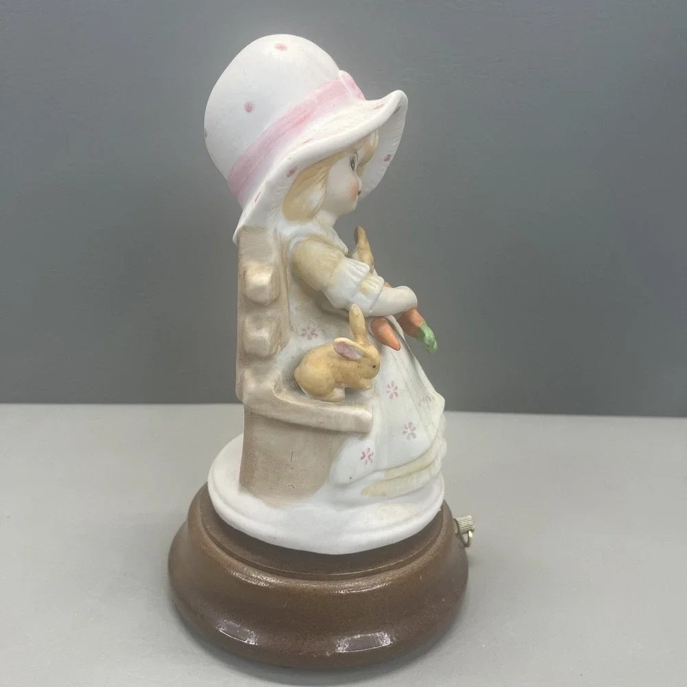 Sankyo Porcelain Doll Rabbit Carrots Music Box Rotates Easter Vintage Japan